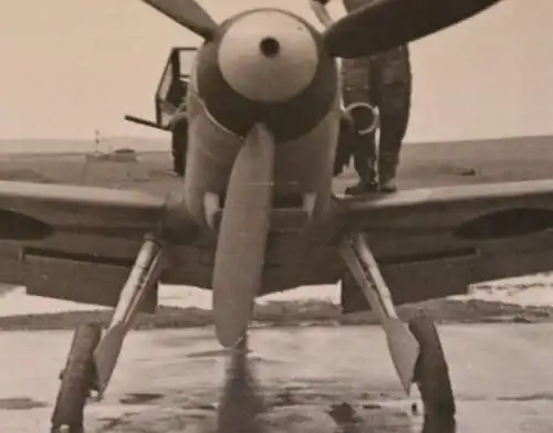 fünf alte Fotos des Jagdgeschwader 3 - eins signiert vom Crew, Kriegsende 