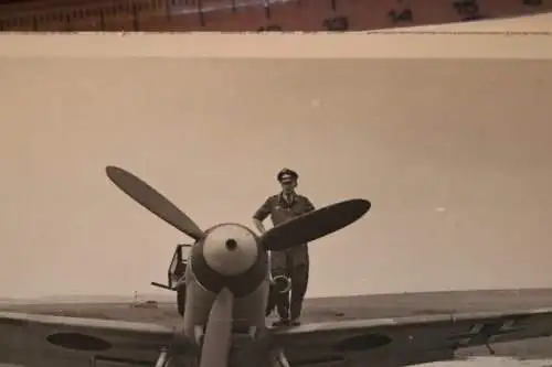 fünf alte Fotos des Jagdgeschwader 3 - eins signiert vom Crew, Kriegsende 