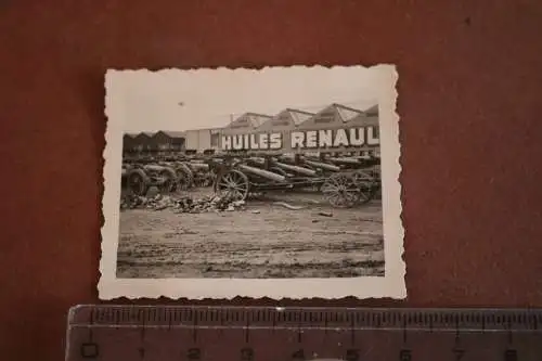 tolles altes Foto  - französische Geschütze Fabrik ? Huiles Renault 