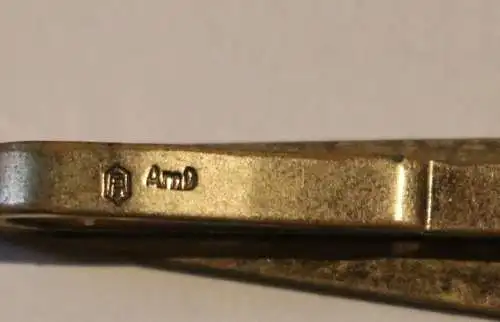 tolle ältere Krawattenklammer  gepunzt AmD und FA ??? 