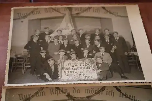 Zwei tolle alte Gruppenfotos - Schüler ? Studenten ? 1950 Feier  am Rhein