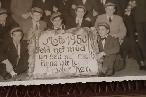 Zwei tolle alte Gruppenfotos - Schüler ? Studenten ? 1950 Feier  am Rhein