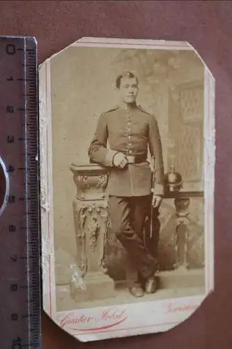 tolles altes CDV-Foto - Portrait eines Soldaten  Pickelhaube  Zwickau