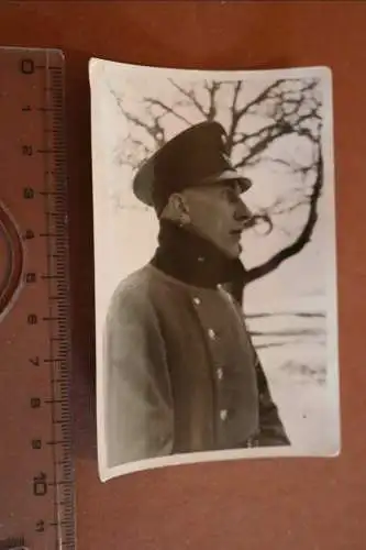 tolles altes Foto - Portrait eines Soldaten im Winter 