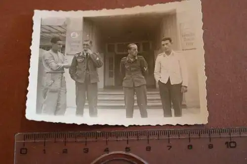 tolles altes Foto  - vier Soldaten in Scharbeutz 1942 - Lübecker Hansa Bier Werb