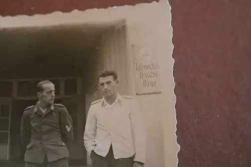 tolles altes Foto  - vier Soldaten in Scharbeutz 1942 - Lübecker Hansa Bier Werb