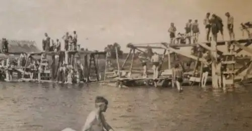 tolles altes Foto - Pioniere bauen Brücke über den Fluss Wilija  Ukraine 1941