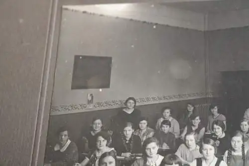 tolles altes großes Klassenfoto Mädchenschule - Ort ?? - 20-30er Jahre