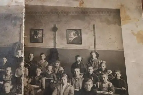 tolles altes Foto - Schulklasse im Klassenraum - 1910-20 ?? Ort ???