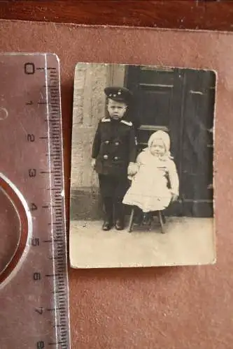 tolles altes kleines Foto - Bruder und Schwester - Bruder in Uniform