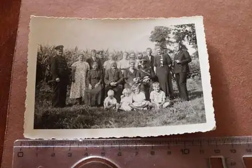 tolles altes Gruppenfoto - Hochzeitsgesellschaft - Ehemann in Polizeiuniform