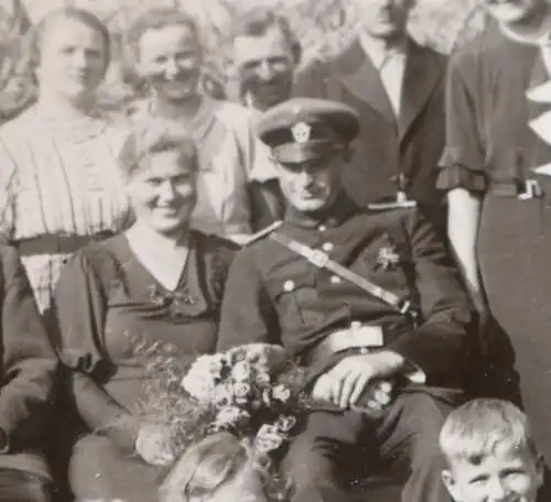 tolles altes Gruppenfoto - Hochzeitsgesellschaft - Ehemann in Polizeiuniform