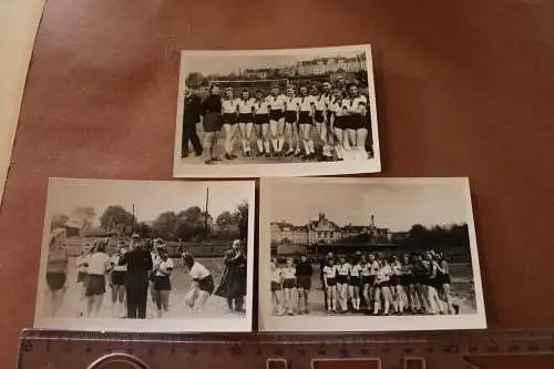 vier tolle alte Fotos - Frauen Fussball - Mannschaft - Ort ??? 40-50er Jahre ?