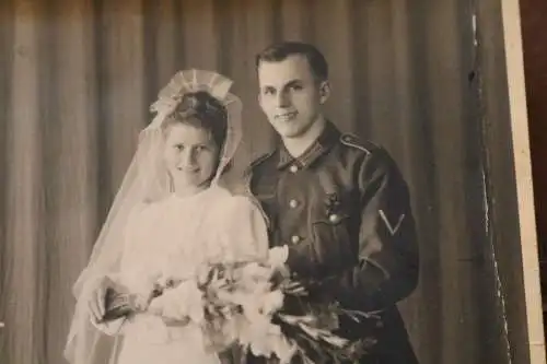tolles altes Hochzeitsfoto eines Soldaten  1943