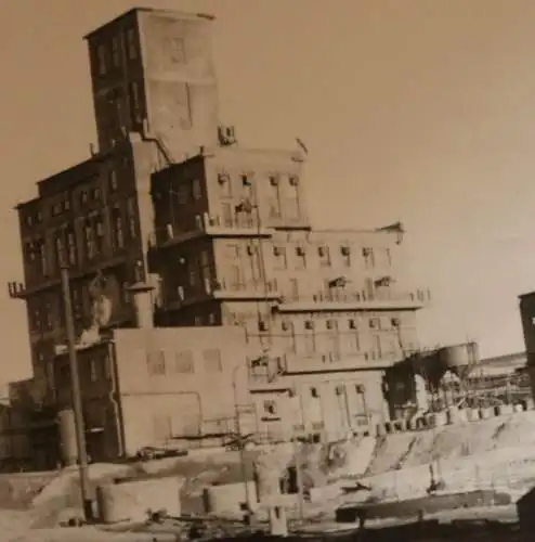 tolles altes Foto - Fabrik ?? Mühle ?? großes Gebäude - Ort ??? 30-40er Jahre 