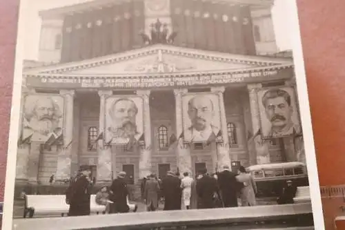 tolles altes Foto Fahnen Portraits, Stalin - Bolschoi-Theater  Moskau - 50-60er