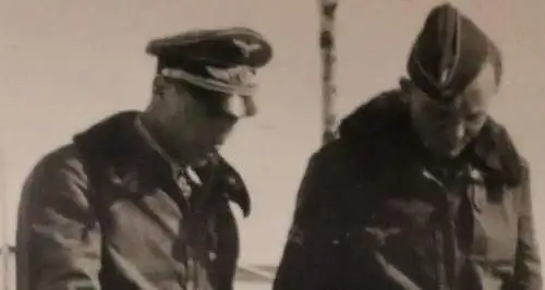 tolles altes Foto zwei Piloten - einer hochdekoriert 