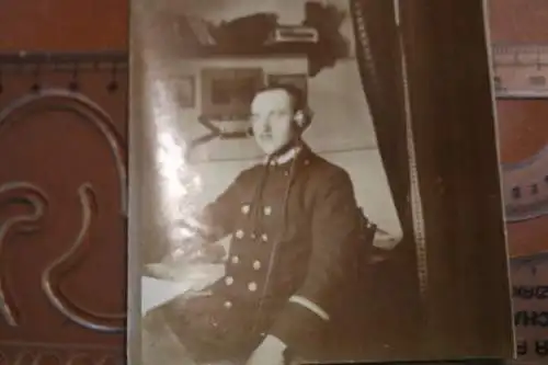 altes Foto - Mann in Uniform mit Kopfhörer - Radiogerät ?? 