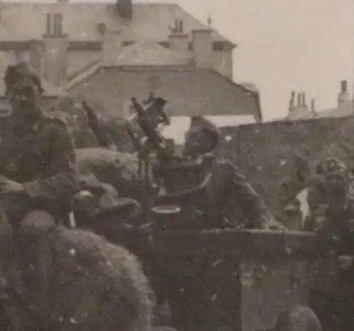 tolles altes Foto - Soldaten fahren durch belgische Stadt ? - Mission Belge Evan