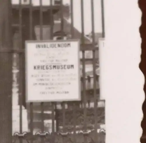 tolles altes Foto - Invalidendom und Militärmuseum - Schild MIlitär freien Eintr