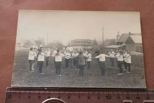 tolles altes Gruppenfoto - Mädchen Schulklasse beim Turnen - Reichenbach 1926