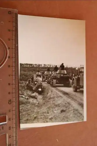 tolles altes Foto - deutsche Panzer auf Strasse - Repro !!! neuzeitl. Abzug