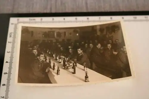 tolles altes Foto  - Soldaten feiern -  3.AA 32 ?? 