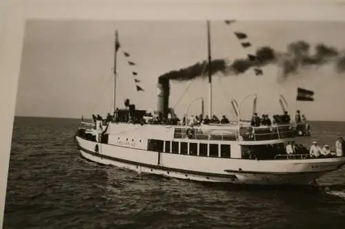 tolles altes Foto  - Ausflugsdampfer ?  Kronprinz  20-30er Jahre ?