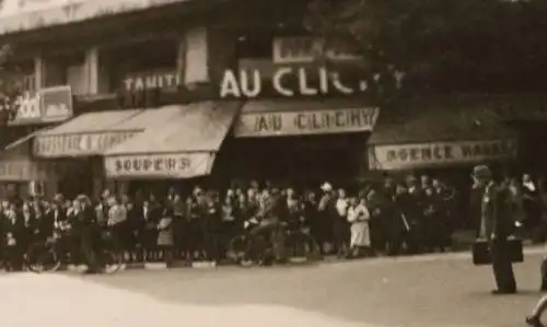 tolles altes Foto   Frankreich Clichy Paris Geschäfte - Bürgern warten auf was?