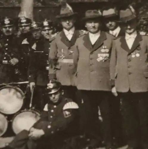 altes Foto  - Schützenverein und Musikkorps der Feuerwehr - 30-40er Jahre Ort???