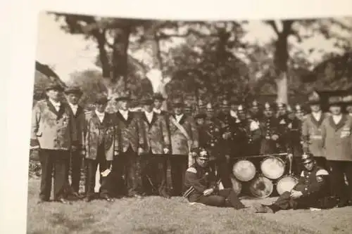 altes Foto  - Schützenverein und Musikkorps der Feuerwehr - 30-40er Jahre Ort???