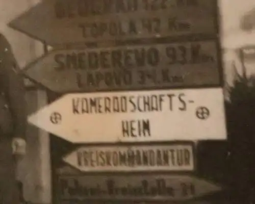 tolles altes Foto - Schilderwald Raum Serbien - Lapovo 42km, Polizeikreisstelle 