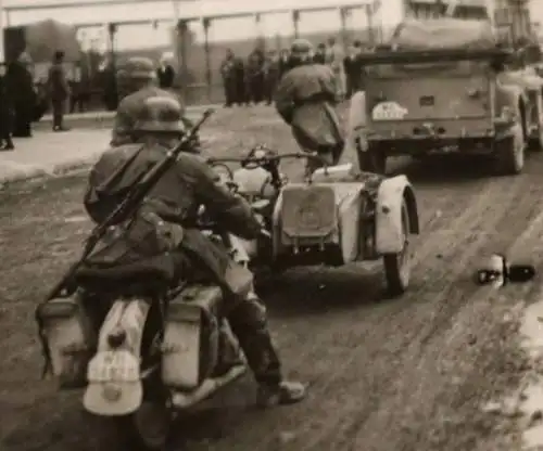 tolles altes Foto - Stadt - Ortskommandantur I. 523 - Polen ? Geschäft Leon Hase