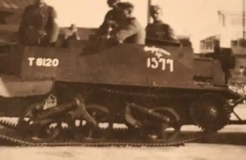 tolles altes Foto - deutsche Soldaten auf engl. Beuteschlepper - Afrika ??? 