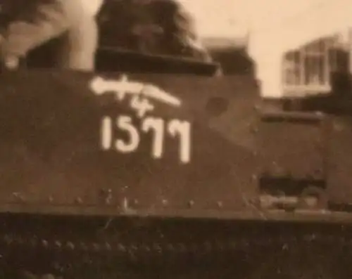tolles altes Foto - deutsche Soldaten auf engl. Beuteschlepper - Afrika ??? 