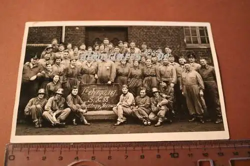 tolles altes Gruppenfoto - Luftschutzlehrgang ??? Frauen und Männer  Dortmund