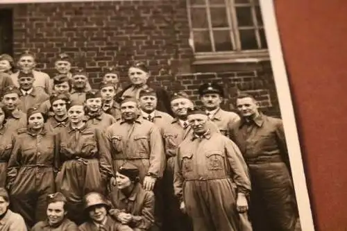 tolles altes Gruppenfoto - Luftschutzlehrgang ??? Frauen und Männer  Dortmund