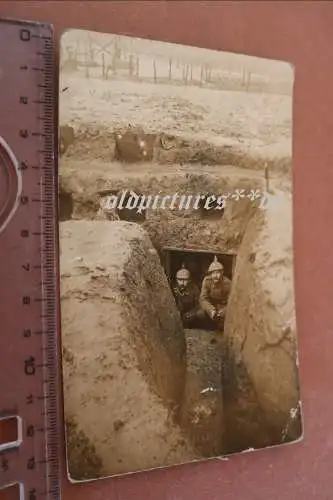 tolles altes Foto - Soldaten im Schützengraben, Erdbunker , Inf.Regt. 15 ??