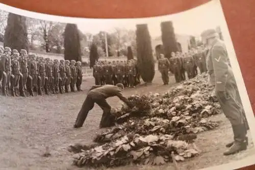 zwei alte Fotos - Beisetzung mehrer Kameraden - Luftwaffe - Ort ????