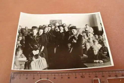 tolles altes Foto - Schulklasse Klassenraum mit den Müttern - Knabenschule