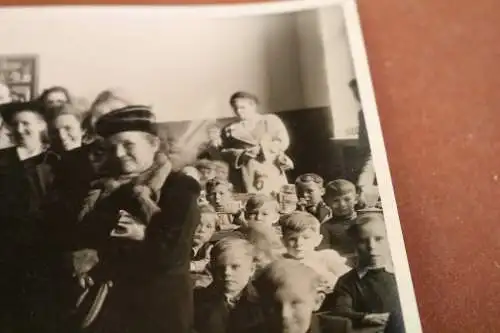 tolles altes Foto - Schulklasse Klassenraum mit den Müttern - Knabenschule