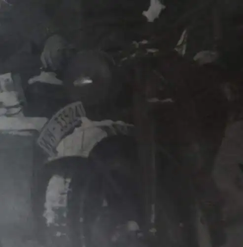 tolles altes Negativ - Soldaten mit Fellmützen und Krad mit Beiwagen 