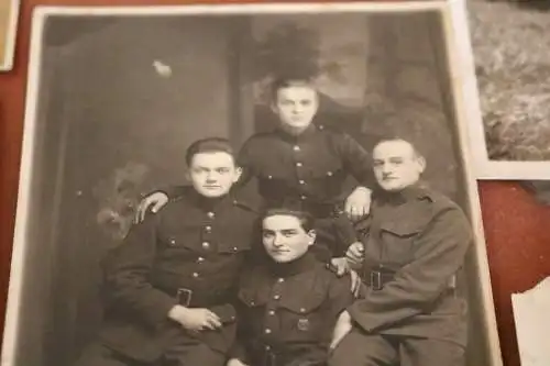 fünf tolle alte Fotos - Soldat mit unbek. Uniform und Privatfotos 