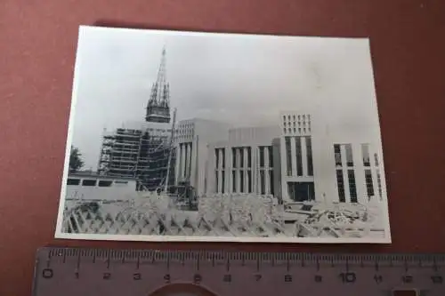 tolles altes Foto - deutsche Sporthalle Neubau in der Stalin-Allee - Berlin