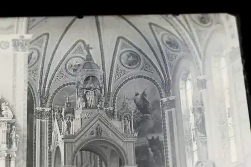 tolles altes Glasnegativ - Kirchenaltar - Deckenmalerei - Ort ??? 1910-20 ??