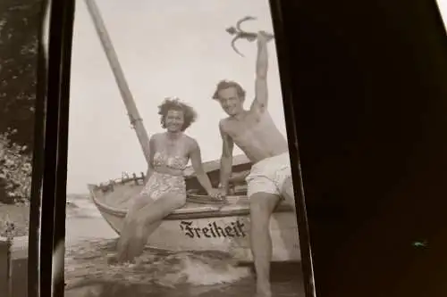 drei tolle alte Negative - Mann und Frau am Meer ? Strand ?? 40-50er Jahre ?