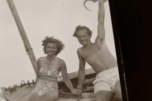 drei tolle alte Negative - Mann und Frau am Meer ? Strand ?? 40-50er Jahre ?