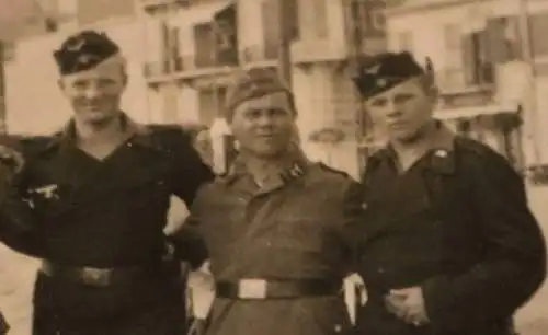 tolles altes Foto - Gruppe Soldaten Panzertruppe und Luftwaffe 