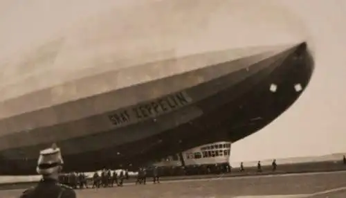 zwei tolle alte Fotos - Zeppeline - Tempelhofer Feld 1931 