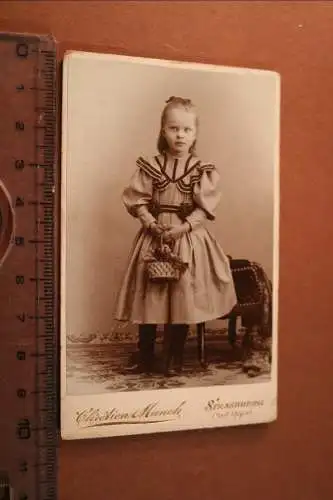 tolles altes CDV-Foto - Mädchen mit Körbchen - Strassbourg - 1900-1910 ??